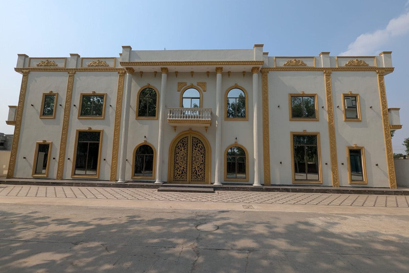 Grand Estate Muridke — white and gold facade