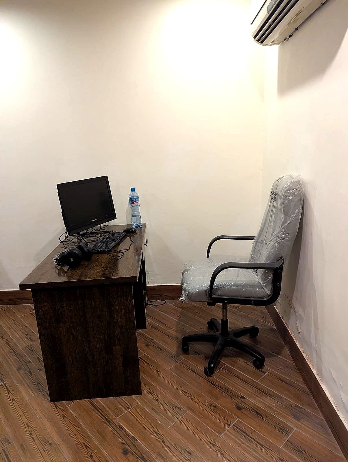 Hot Desk — real photo